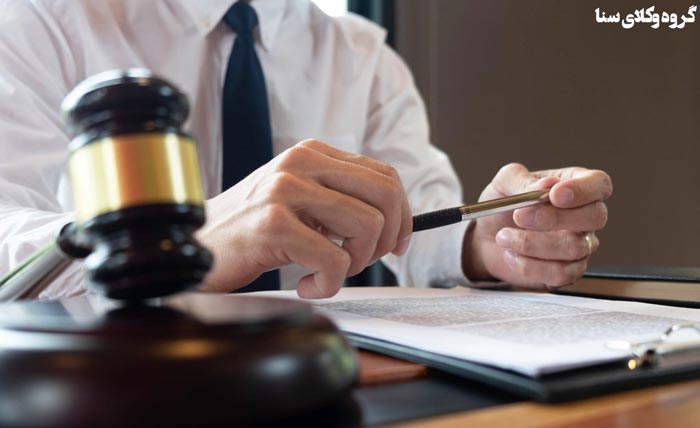 حق انتخاب وکیل برای متهم